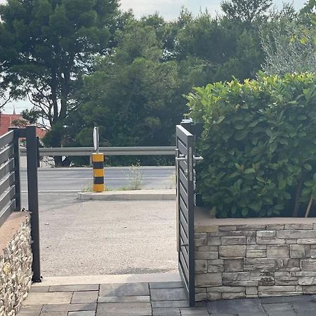 Gabrijel Apartments Makarska 1 エクステリア 写真