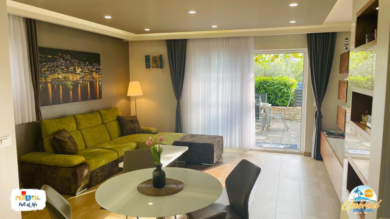 Gabrijel Apartments Makarska 1 エクステリア 写真