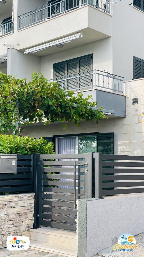 Gabrijel Apartments Makarska 1 エクステリア 写真