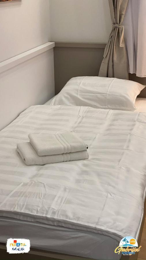 Gabrijel Apartments Makarska 1 エクステリア 写真