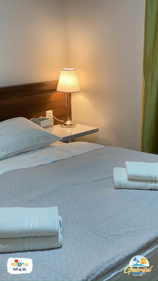 Gabrijel Apartments Makarska 1 エクステリア 写真