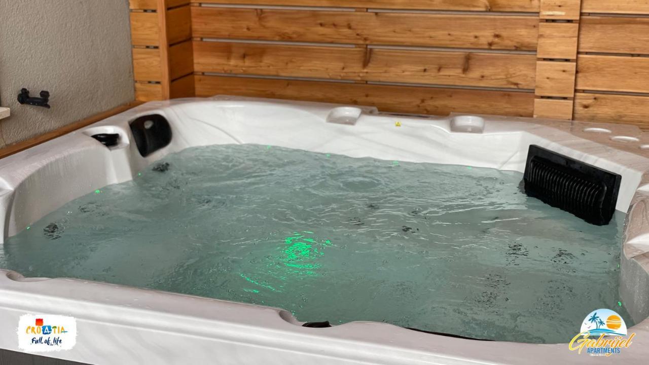 Gabrijel Apartments Makarska 1 エクステリア 写真