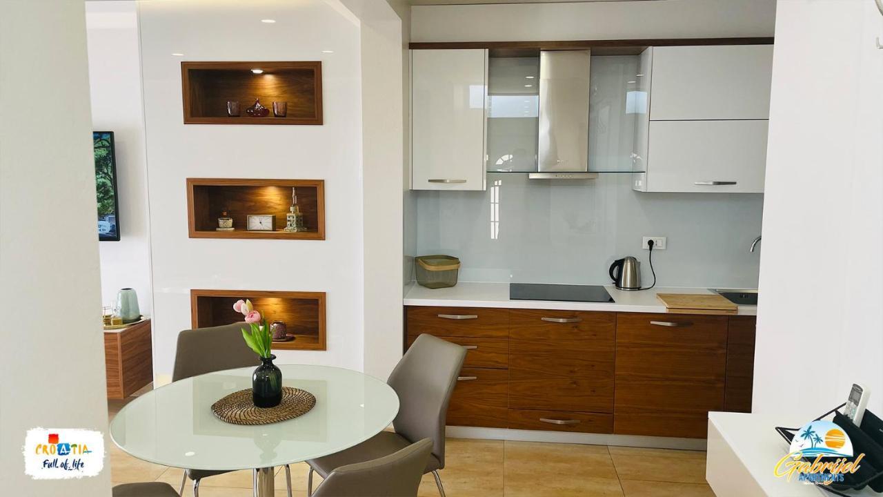 Gabrijel Apartments Makarska 1 エクステリア 写真