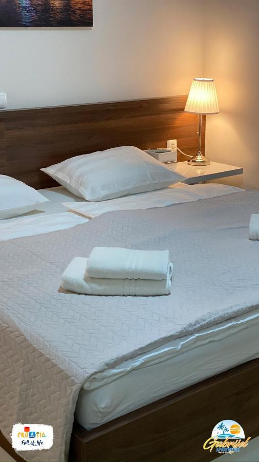 Gabrijel Apartments Makarska 1 エクステリア 写真